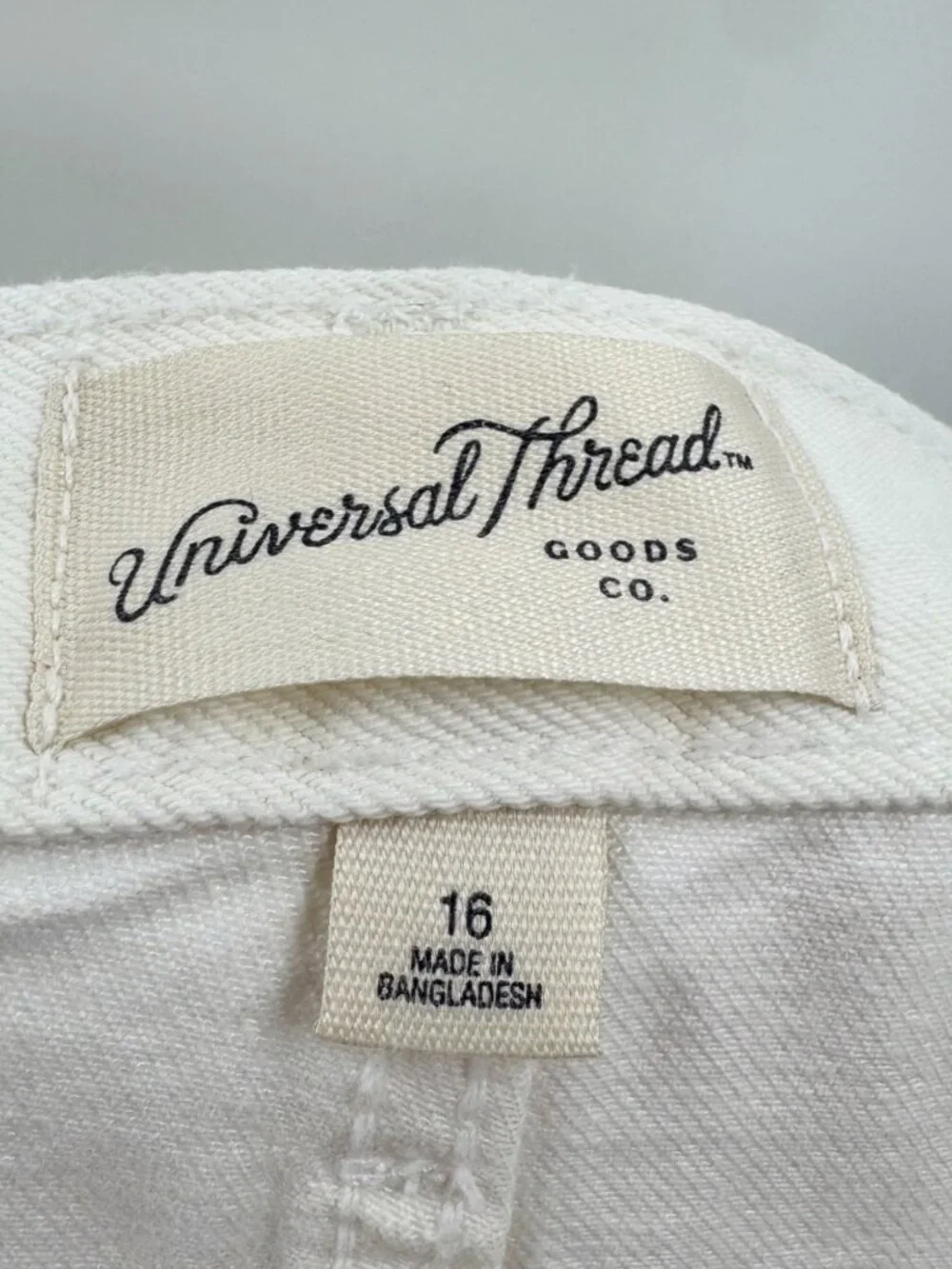 NEW Universal Thread High-Rise Long Denim Shorts - White - Size 16